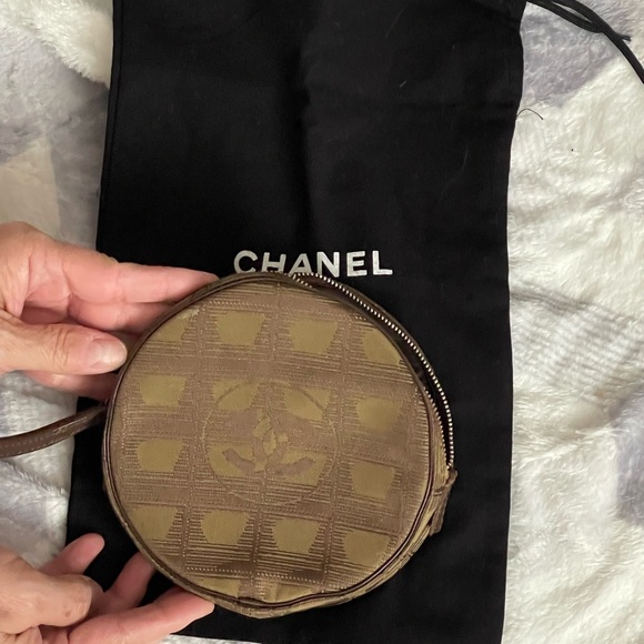 CHANEL Travel Ligne Wristlet - Picture 2 of 4